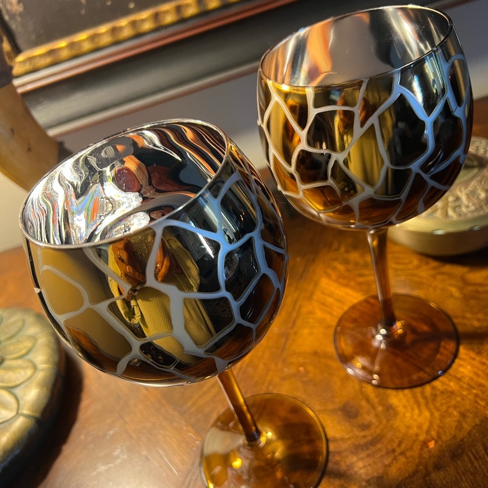 Two Safari-Inspired Giraffe Print Wine Glasses - Picture 5 of 5
